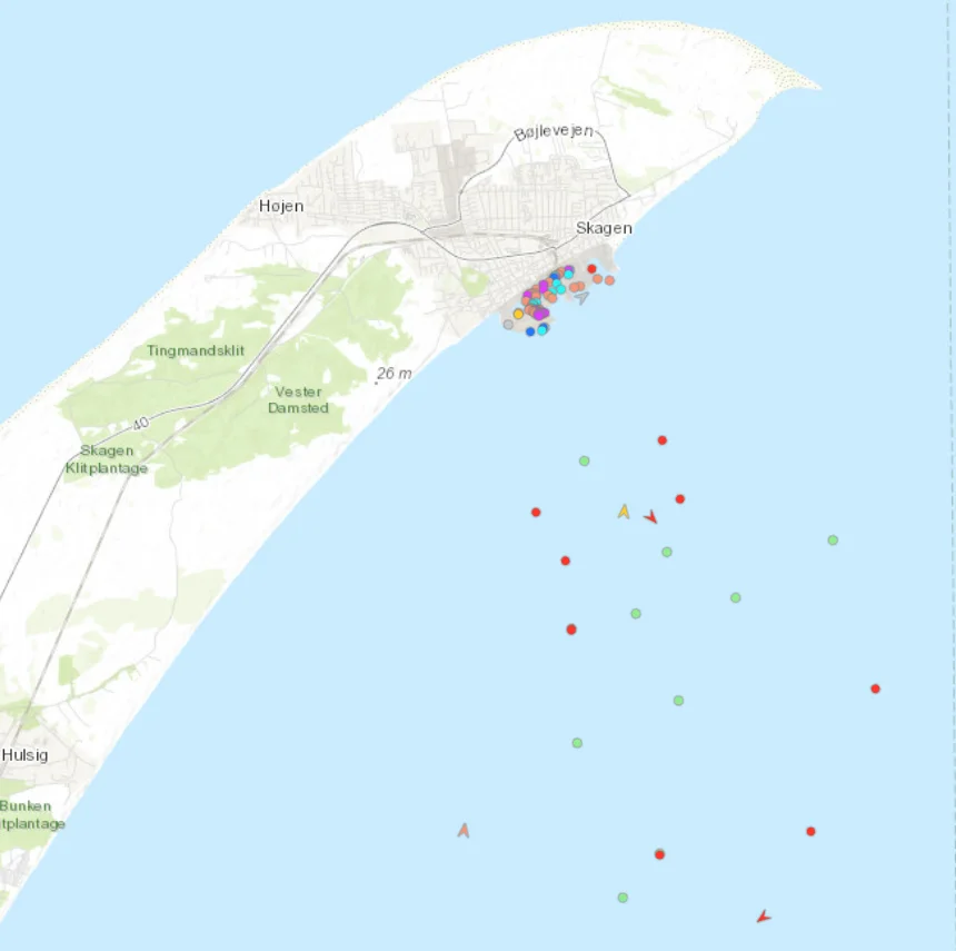 Seagull vessel position layer off Skagen, Denmark: circles for stationary vessels and arrows for moving vessels, colored by vessel type